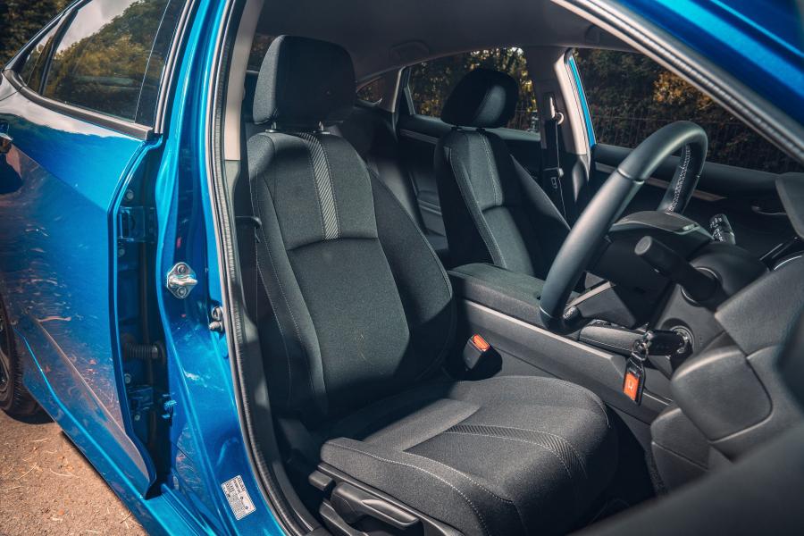 Интерьер Honda Civic Sedan (FC) 2018 года  (UK) (фото 80 из 94)